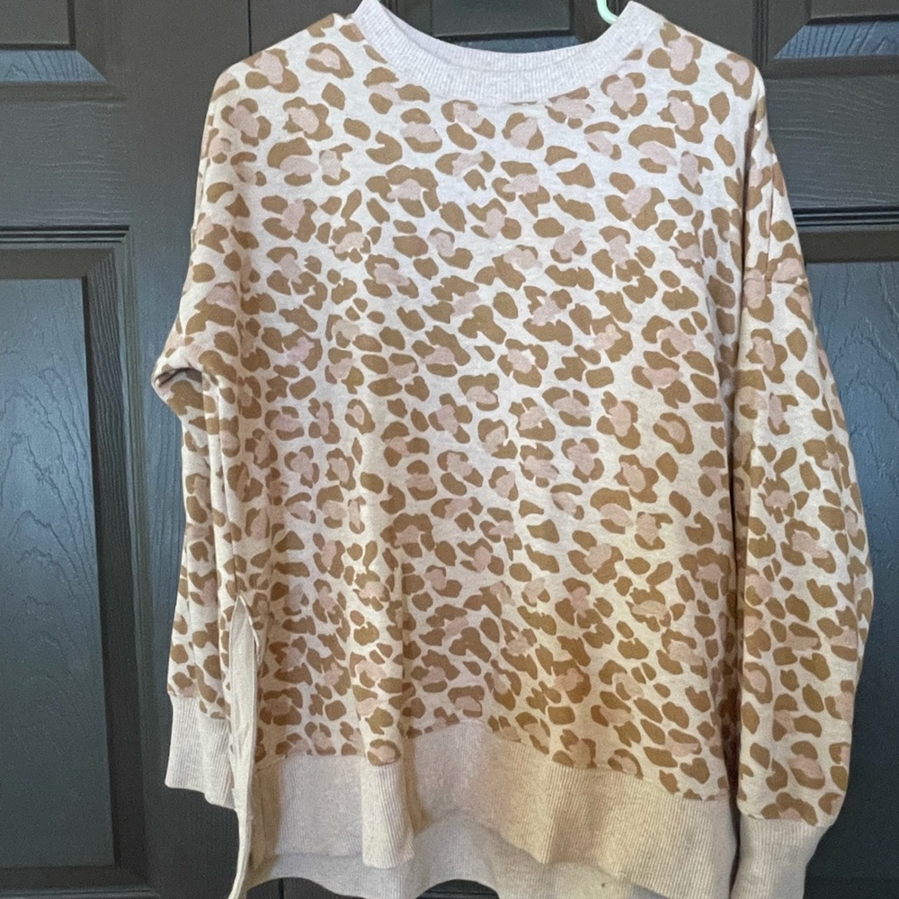 Aerie Crew Neck Desert Leopard Print Size Small EUC